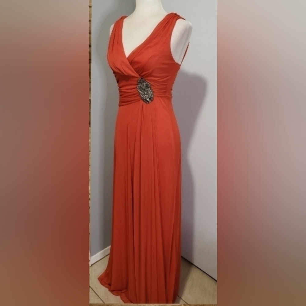 D F I Gown